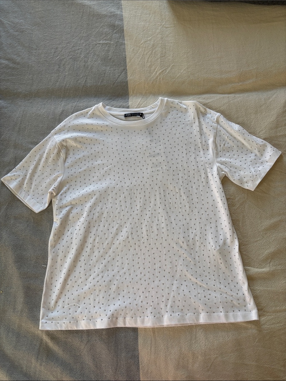 NEW Zara White Short-Sleeve Crewneck T-Shirt with Rhinestones Size Small